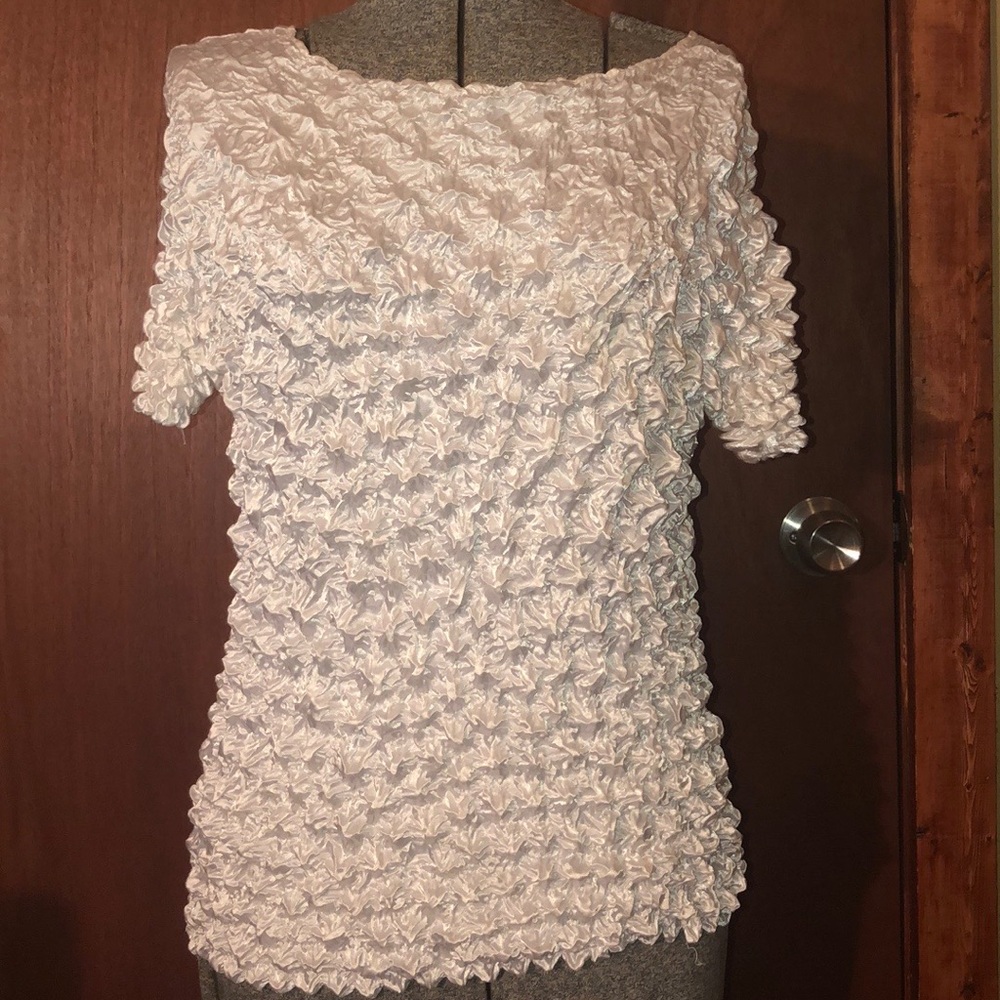 Women’s white top